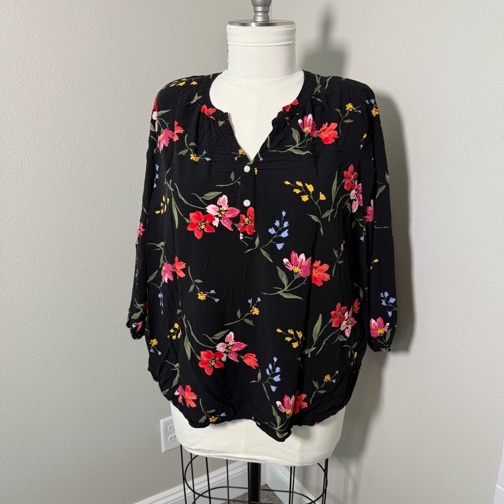 Old Navy Black and Red Blouse